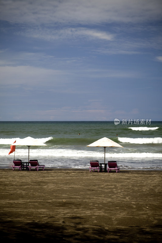 水明漾的巴厘岛沙滩椅
