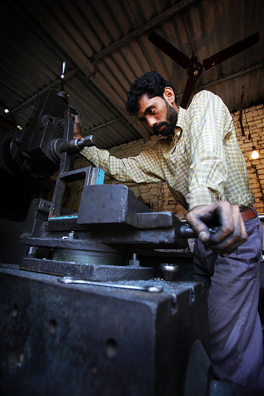 印度工人:重型机械