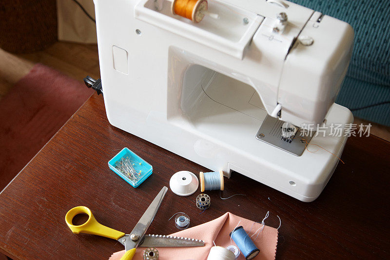 缝纫机和棉线卷