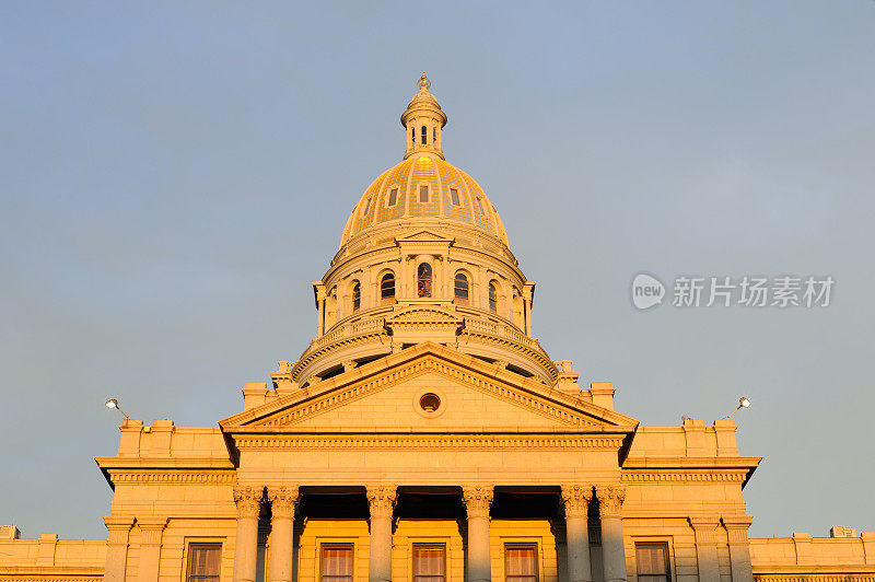日出时分的科罗拉多州国会大厦