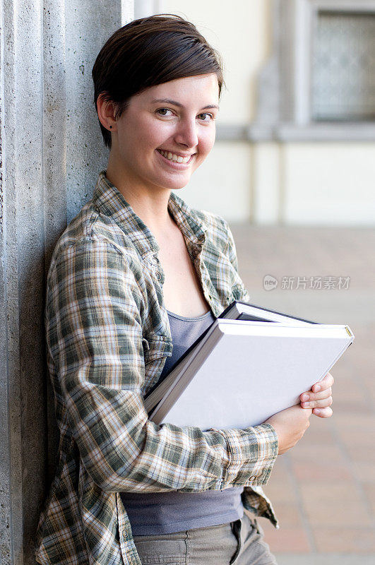 微笑大学新生女学生