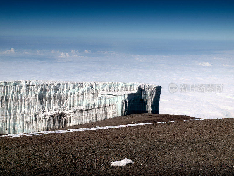 乞力马扎罗山正在消失的冰川-乌呼鲁峰，5895米