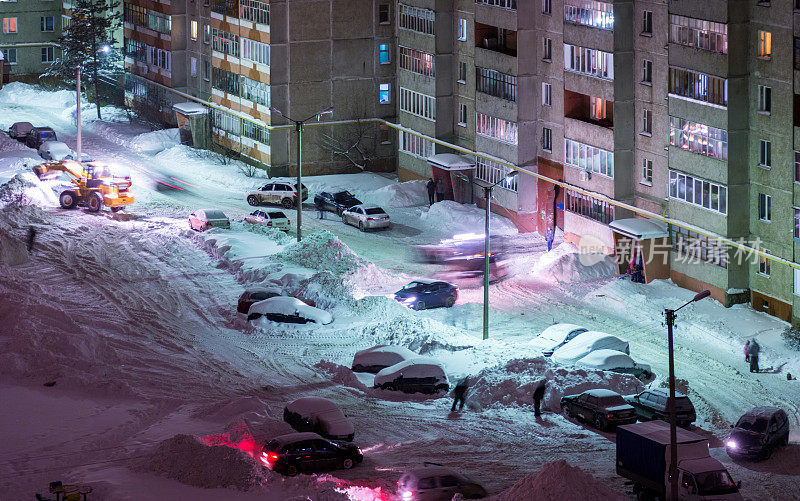 雪将院子里