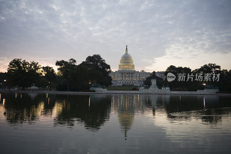 华盛顿特区国会山的日出