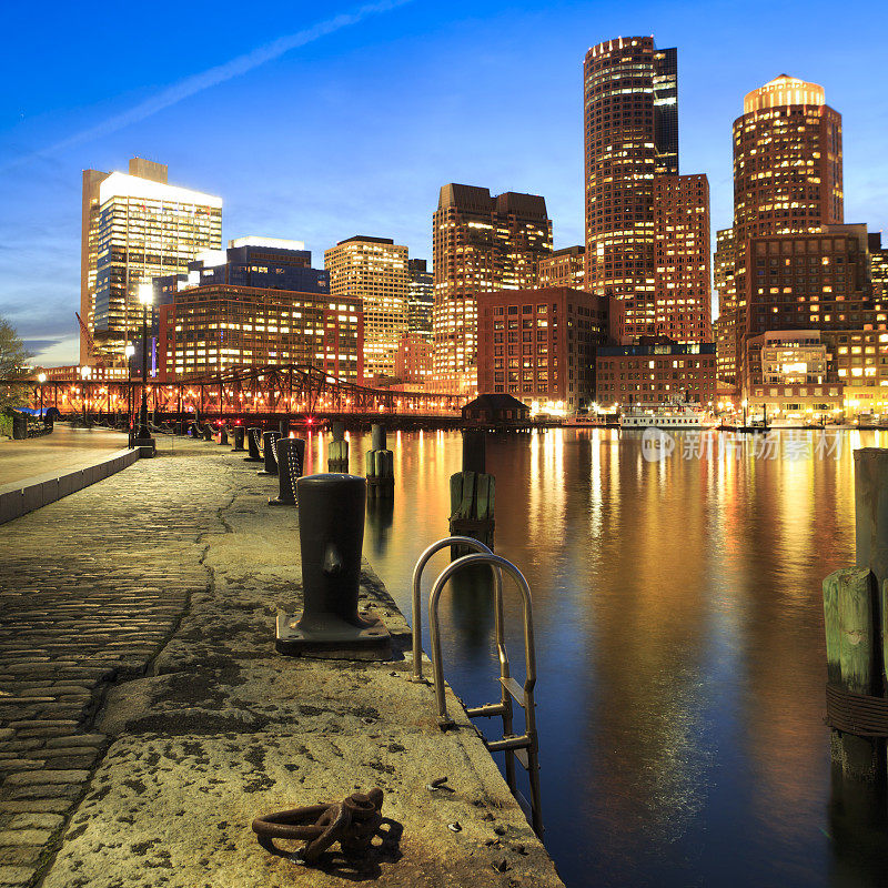 日落时分的波士顿罗码头