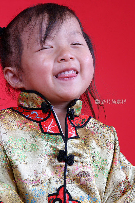 可爱的中国小孩笑了