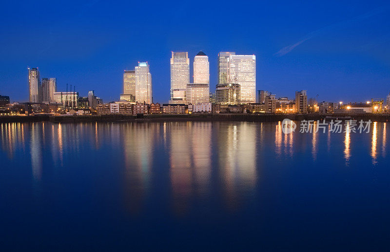 英国伦敦金丝雀码头城市夜景