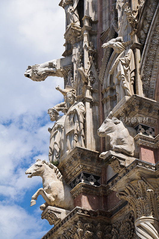 锡耶纳大教堂雕像