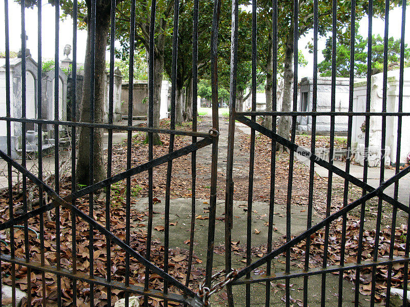路易斯安那州新奥尔良市拉斐特公墓的墓地门