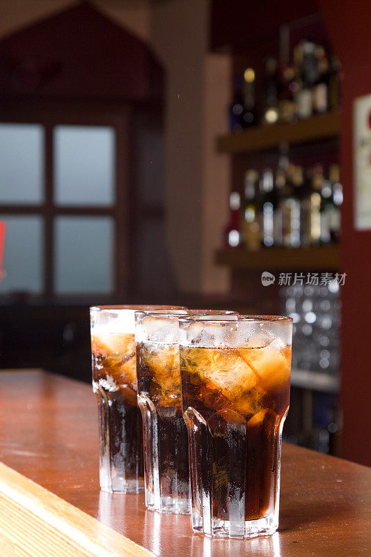 酒吧里的冰饮料