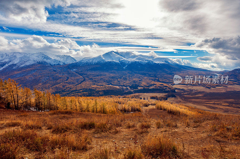 中国新疆喀纳斯山景城