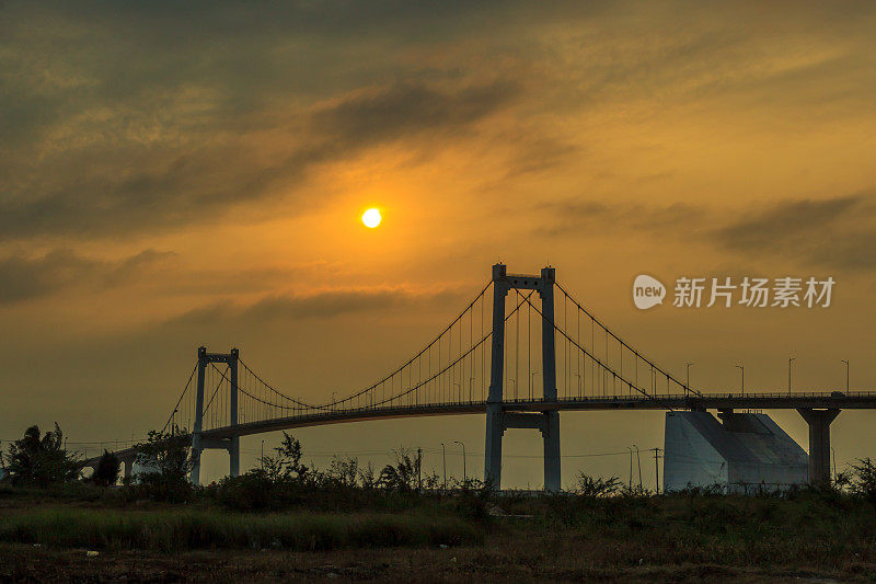 Thuan港区桥