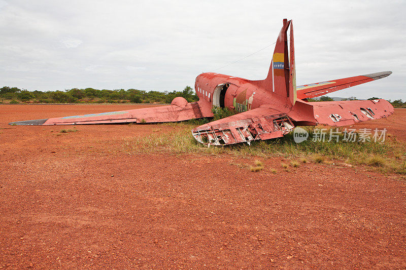在干旱地区坠毁的飞机残骸