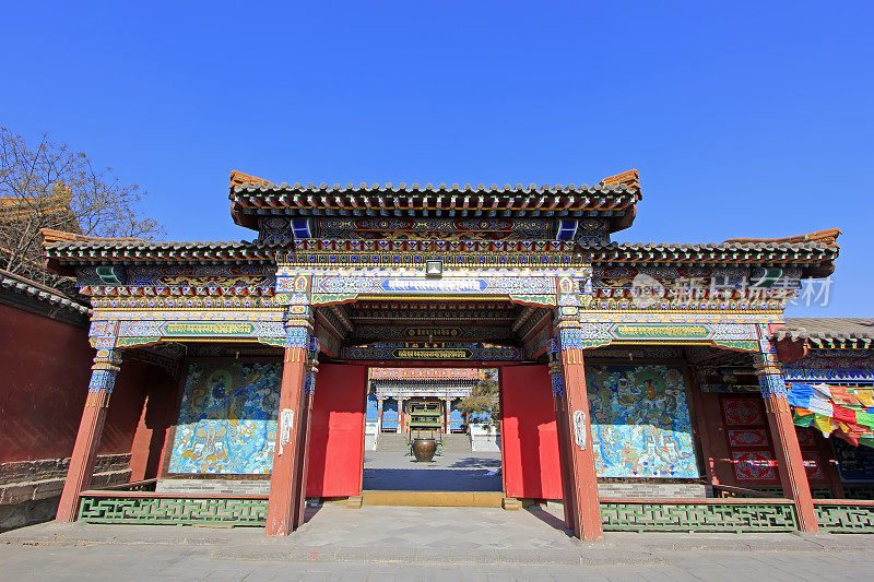 2015年2月6日，内蒙古呼和浩特市大昭寺的谷地宫殿建筑景观