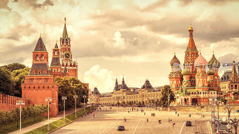 莫斯科克里姆林宫和红场上的圣巴西尔大教堂