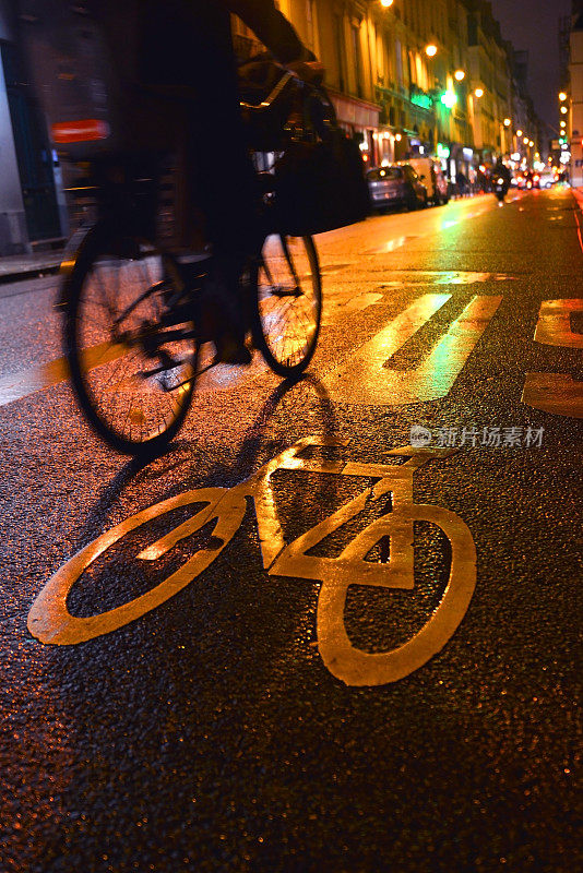 雨中的城市