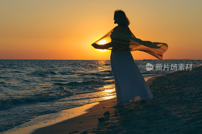 日落在多风的海边