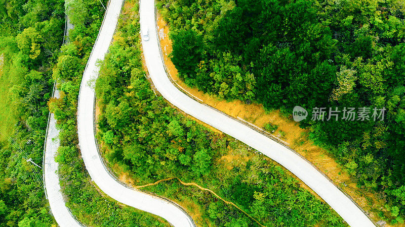 曲线山路