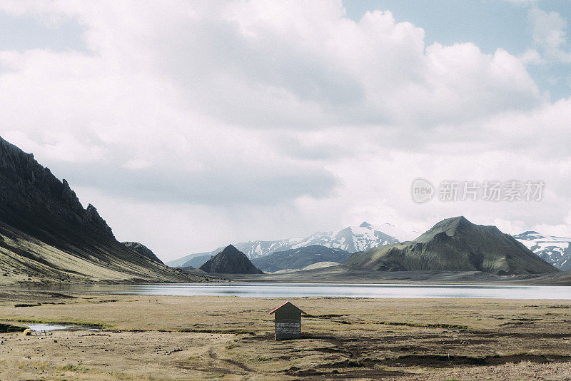 日落时分的阿尔夫塔瓦湖风景