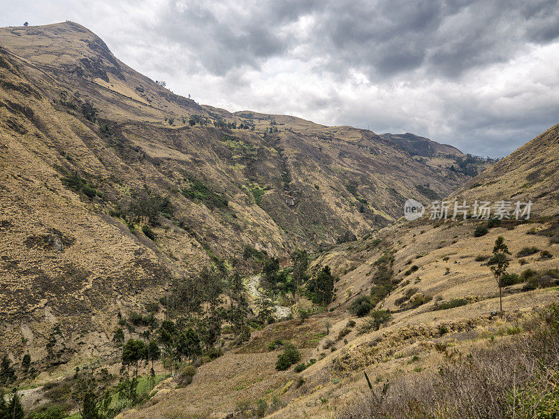 厄瓜多尔阿劳西附近的山区景观