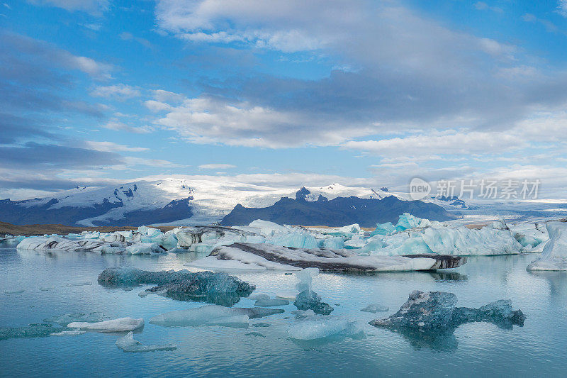 冰川泻湖在jokulsarlon