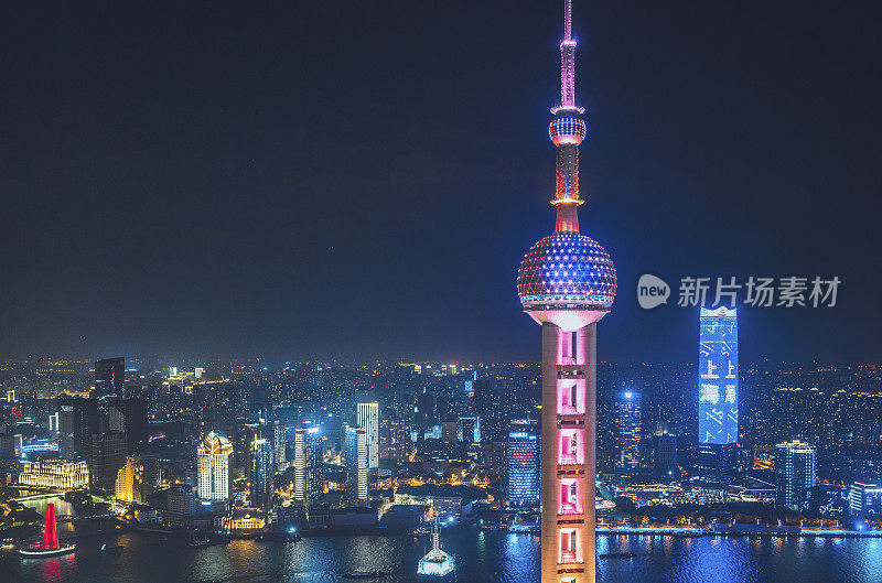 黄昏的上海天际线