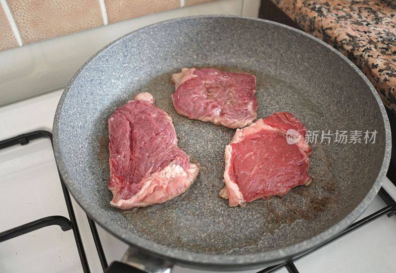 用热锅煮牛肉