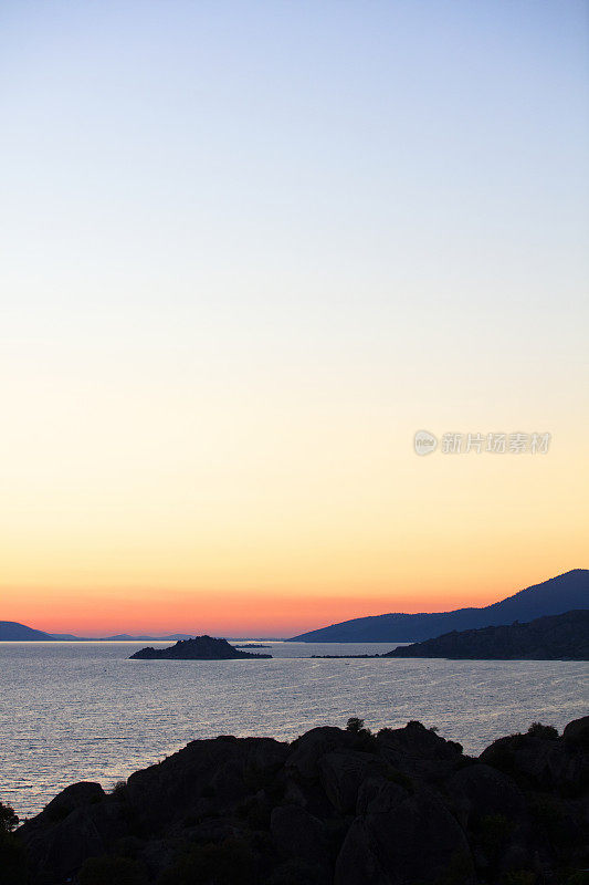 日落在海上的风景图像