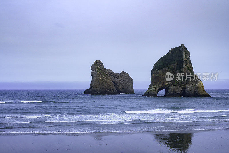 新西兰南岛纳尔逊塔斯曼区普蓬加的瓦拉里基海滩