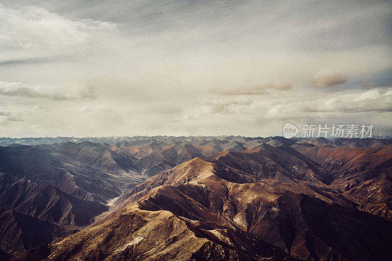 从上面俯瞰西藏的风景