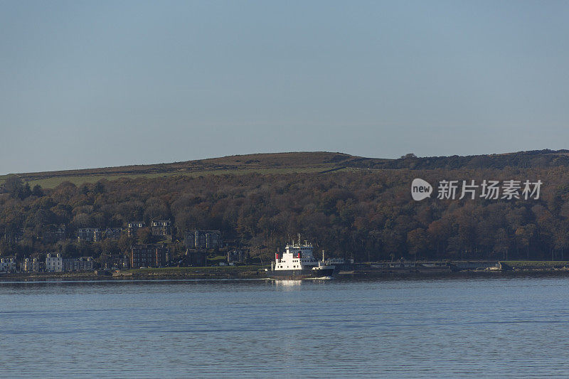 在英国苏格兰格拉斯哥附近的布特岛罗塞港和wemyss海湾镇之间的渡轮