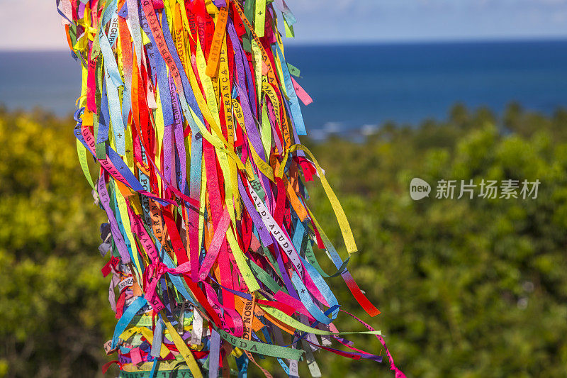 在巴西东北部的巴伊亚，大西洋和彩色的Senhor做Bonfim祝愿丝带