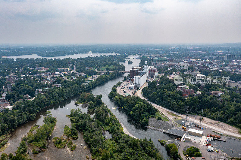 空中城市景观，Otonabee河和扶轮公园，Peterborough，加拿大