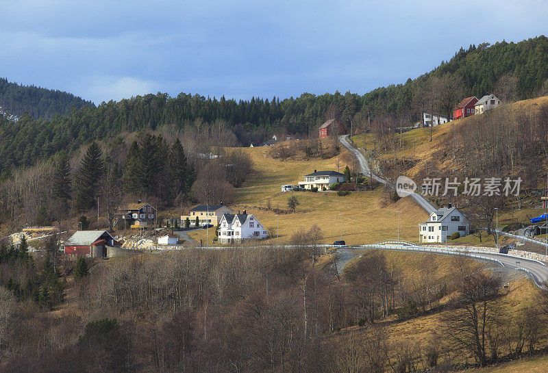 从挪威阿克斯拉山顶的Fjellstua观景台俯瞰奥勒松的美丽风景