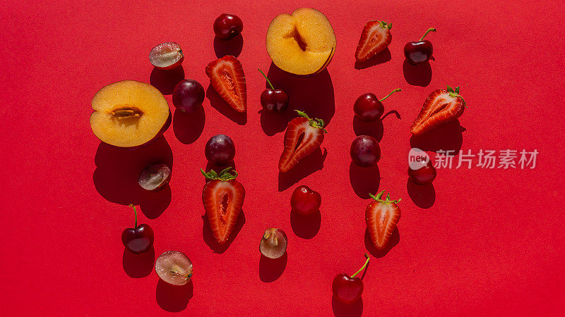 单色和极简红色蔬菜和水果静物适合素食主义者。健康的概念
