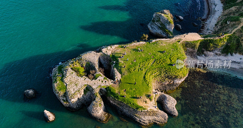 基利姆利湾鸟瞰图，基利姆利湾黑海海岸，靠近阿格瓦，西里，在土耳其西北部，岩石黑海海岸鸟瞰图