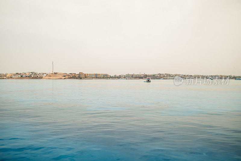 从埃及赫尔格达海滩眺望