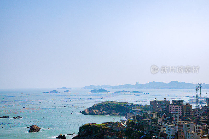 福建省福州市连江县渔村风光与海洋天际线