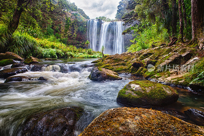 旺阿雷瀑布，新西兰