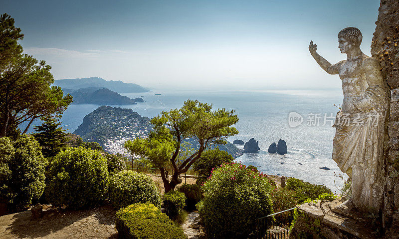 卡普里岛的全景图从Solaro山，意大利