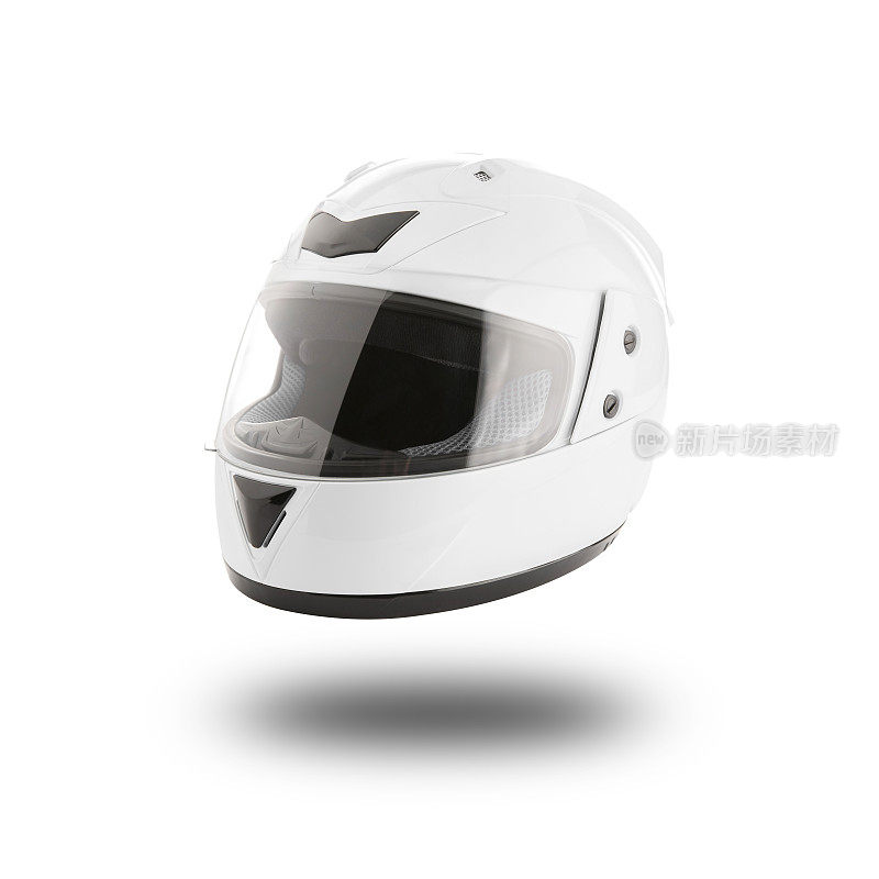 摩托车头盔在白色隔离带上