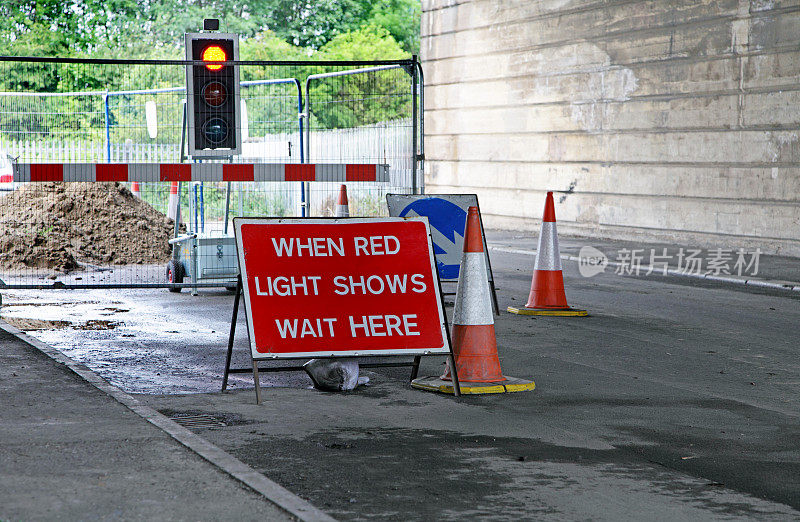 英国桥下的道路工程