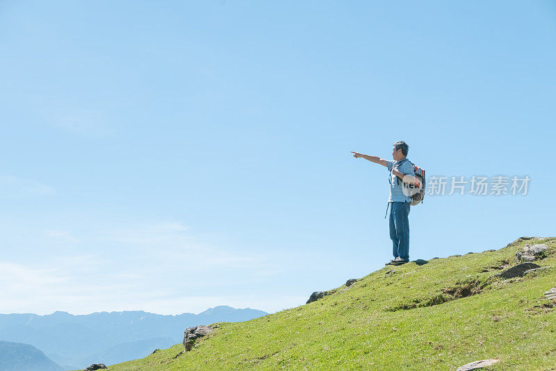 成功的老年山地远足者