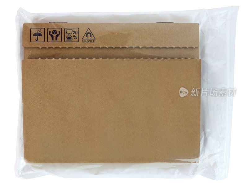 棕色盒子包装在塑料邮件