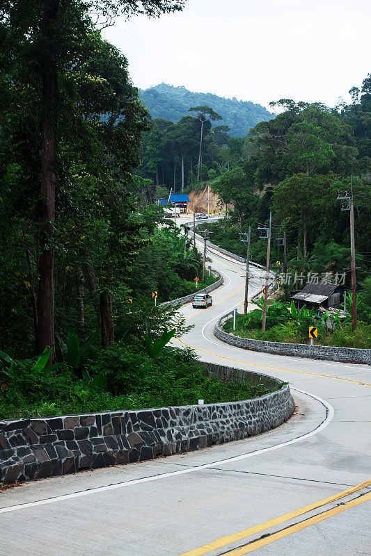 蜿蜒的道路