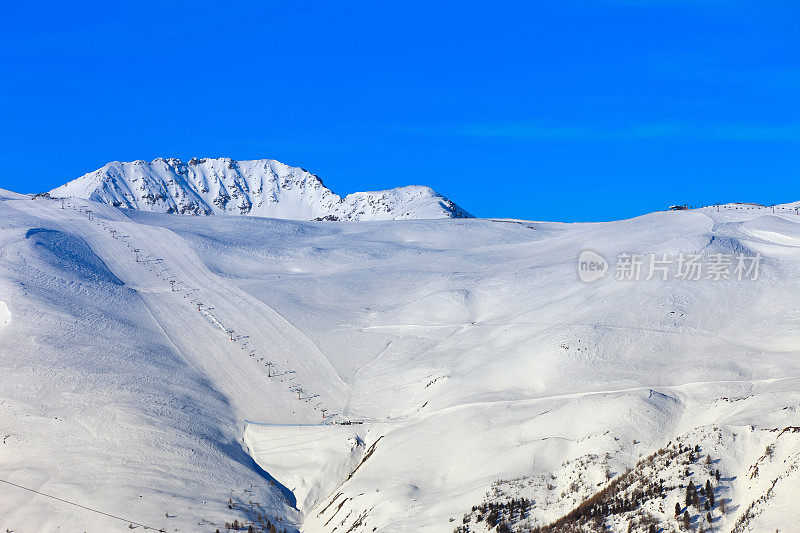 滑雪胜地