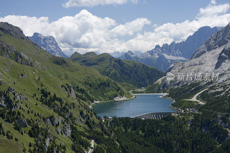 高山景观，Fedaia湖，夏季白云岩