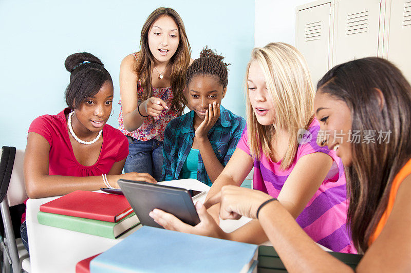 青少年利用网络技术对同学进行网络欺凌。