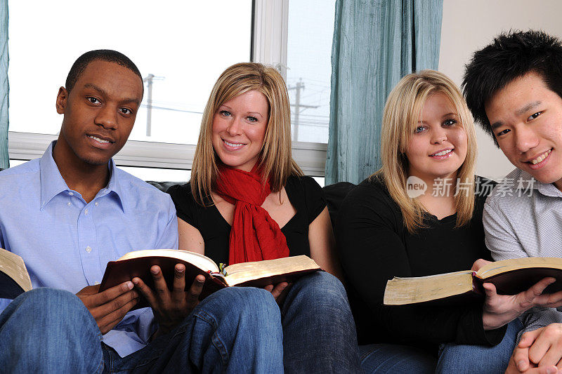 青年学习圣经