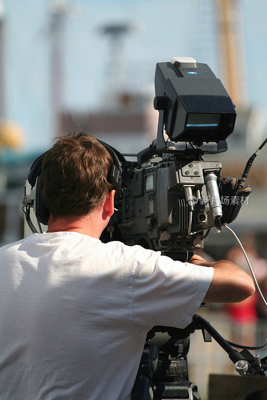 电视摄像人员操作设备